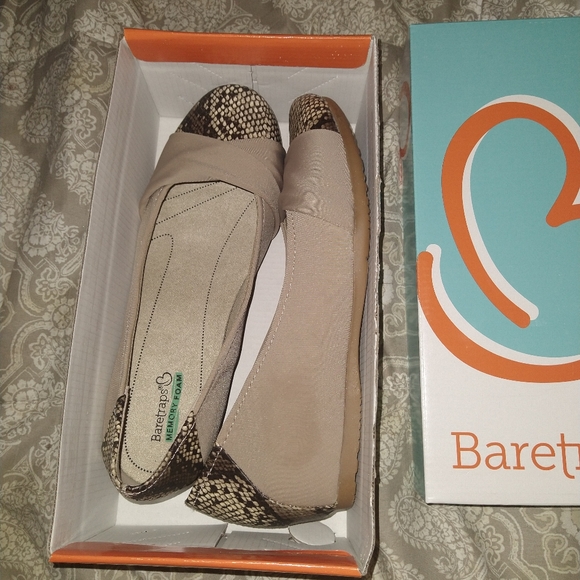 baretraps memory foam flats